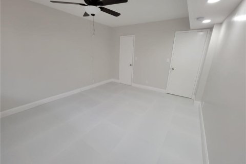 Condo in Pompano Beach, Florida, 3 bedrooms  № 2250262 - photo 13