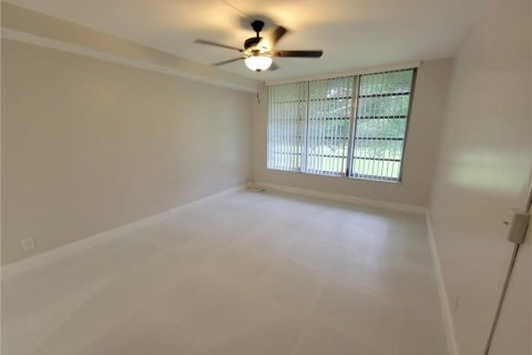 Condo in Pompano Beach, Florida, 3 bedrooms  № 2250262 - photo 27