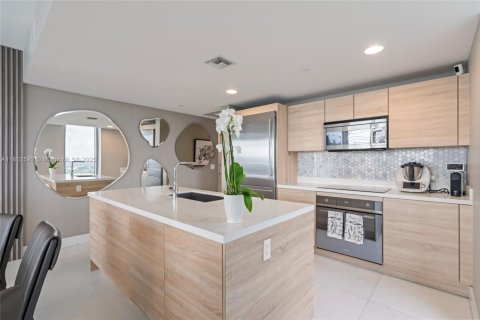 Снять в аренду кондоминиум в Норт-Майами-Бич, Флорида 3 спальни, 144.56м2, № 1959396 - фото 6