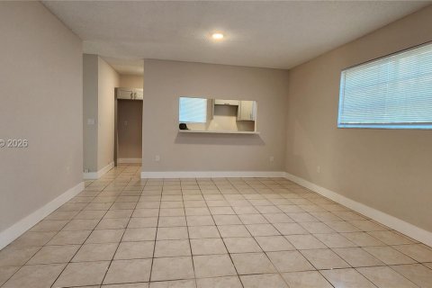 Снять в аренду виллу или дом в Халландейл-Бич, Флорида 3 спальни, 413.23м2, № 2047922 - фото 4