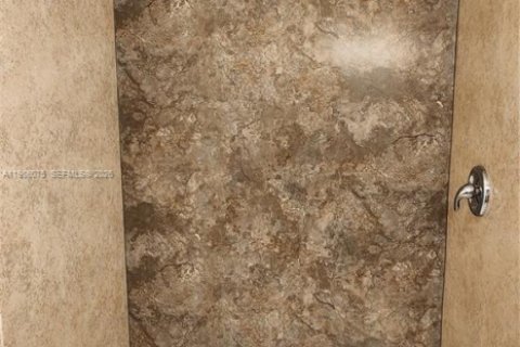 Снять в аренду виллу или дом в Халландейл-Бич, Флорида 3 спальни, 413.23м2, № 2047922 - фото 14