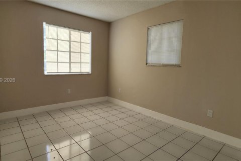 Снять в аренду виллу или дом в Халландейл-Бич, Флорида 3 спальни, 413.23м2, № 2047922 - фото 18