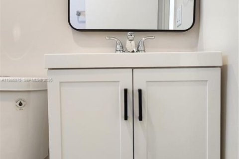 Снять в аренду виллу или дом в Халландейл-Бич, Флорида 3 спальни, 413.23м2, № 2047922 - фото 10