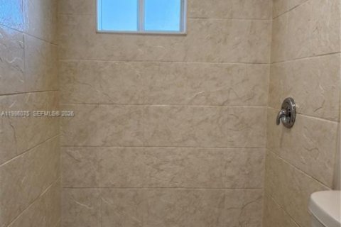 Снять в аренду виллу или дом в Халландейл-Бич, Флорида 3 спальни, 413.23м2, № 2047922 - фото 9