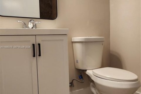 Снять в аренду виллу или дом в Халландейл-Бич, Флорида 3 спальни, 413.23м2, № 2047922 - фото 15