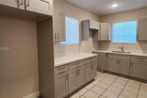 Снять в аренду виллу или дом в Халландейл-Бич, Флорида 3 спальни, 413.23м2, № 2047922 - фото 6