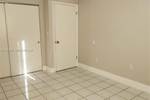 Снять в аренду виллу или дом в Халландейл-Бич, Флорида 3 спальни, 413.23м2, № 2047922 - фото 12