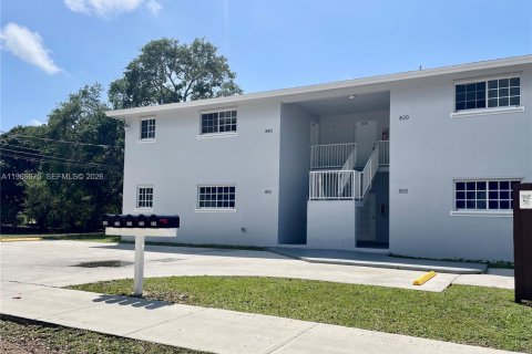 Снять в аренду виллу или дом в Халландейл-Бич, Флорида 3 спальни, 413.23м2, № 2047922 - фото 2