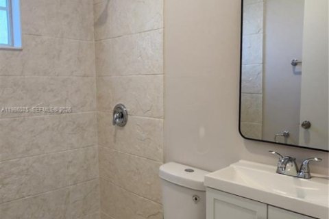 Снять в аренду виллу или дом в Халландейл-Бич, Флорида 3 спальни, 413.23м2, № 2047922 - фото 8