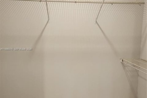 Снять в аренду виллу или дом в Халландейл-Бич, Флорида 3 спальни, 413.23м2, № 2047922 - фото 16