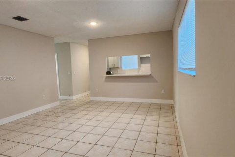 Снять в аренду виллу или дом в Халландейл-Бич, Флорида 3 спальни, 413.23м2, № 2047922 - фото 5