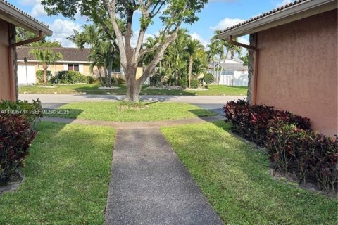 Villa ou maison à vendre à Coral Springs, Floride: 3 chambres, 155.89 m2 № 1988655 - photo 2