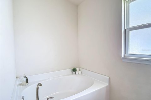 House in Wimauma, Florida 3 bedrooms, 140.65 sq.m. № 1792941 - photo 23