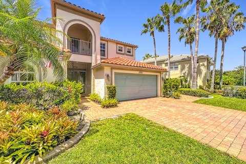 House in Port St. Lucie, Florida 3 bedrooms, 328.78 sq.m. № 2270928 - photo 5