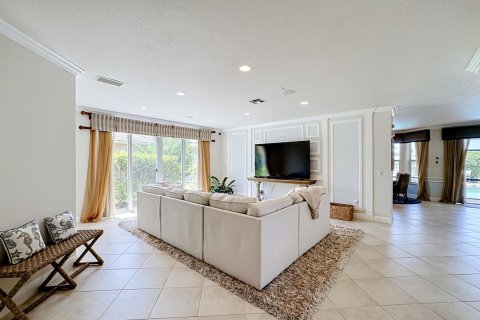 House in Port St. Lucie, Florida 3 bedrooms, 328.78 sq.m. № 2270928 - photo 10
