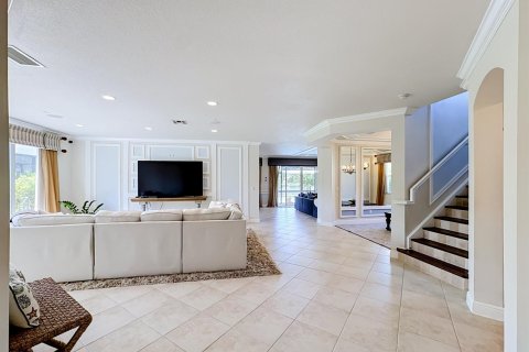 House in Port St. Lucie, Florida 3 bedrooms, 328.78 sq.m. № 2270928 - photo 9