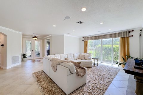 House in Port St. Lucie, Florida 3 bedrooms, 328.78 sq.m. № 2270928 - photo 11