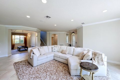 House in Port St. Lucie, Florida 3 bedrooms, 328.78 sq.m. № 2270928 - photo 12