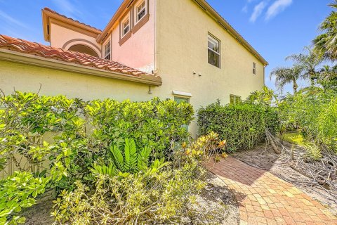 House in Port St. Lucie, Florida 3 bedrooms, 328.78 sq.m. № 2270928 - photo 4