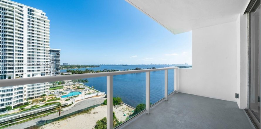 Estudio en el Condominio en Miami, Florida № 1985476