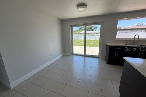 Casa en alquiler en Tampa, Florida, 3 dormitorios, 83.61 m2 № 2231364 - foto 5