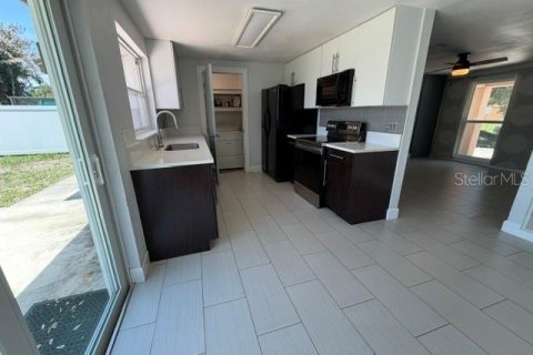 Casa en alquiler en Tampa, Florida, 3 dormitorios, 83.61 m2 № 2231364 - foto 8