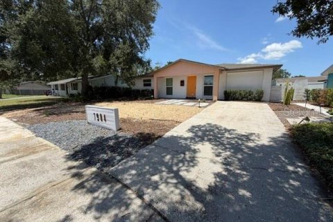 House in Tampa, Florida 3 bedrooms, 83.61 sq.m. № 2231364