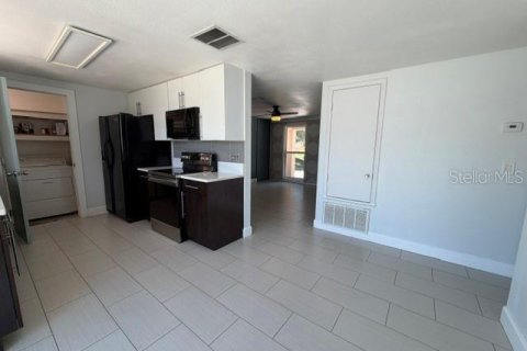 Casa en alquiler en Tampa, Florida, 3 dormitorios, 83.61 m2 № 2231364 - foto 6