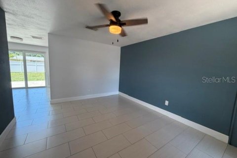 Casa en alquiler en Tampa, Florida, 3 dormitorios, 83.61 m2 № 2231364 - foto 4