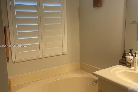 Villa ou maison à louer à Weston, Floride: 4 chambres, 183.76 m2 № 2024299 - photo 20