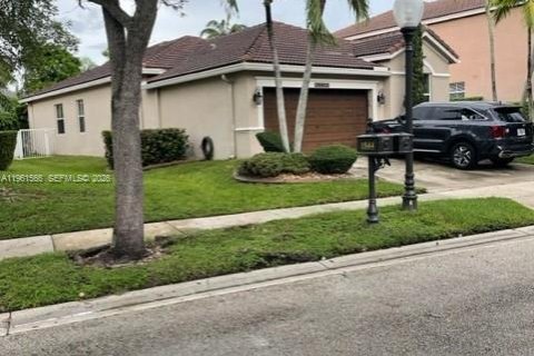 Villa ou maison à louer à Weston, Floride: 4 chambres, 183.76 m2 № 2024299 - photo 2