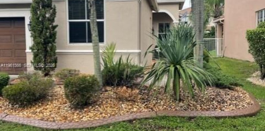 Villa ou maison à Weston, Floride 4 chambres, 183.76 m2 № 2024299