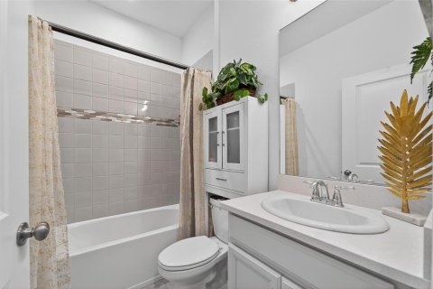 House in Palmetto, Florida 3 bedrooms, 188.5 sq.m. № 1895124 - photo 24