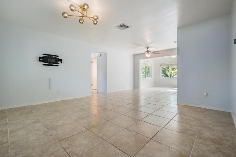 House in Clearwater, Florida 2 bedrooms, 101.82 sq.m. № 1824756 - photo 9