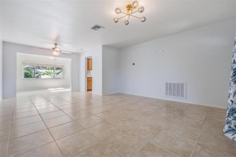 House in Clearwater, Florida 2 bedrooms, 101.82 sq.m. № 1824756 - photo 10