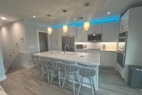 House in Jensen Beach, Florida 4 bedrooms, 158.03 sq.m. № 2088039 - photo 5