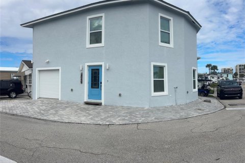 House in Jensen Beach, Florida 4 bedrooms, 158.03 sq.m. № 2088039 - photo 23