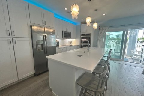 House in Jensen Beach, Florida 4 bedrooms, 158.03 sq.m. № 2088039 - photo 6