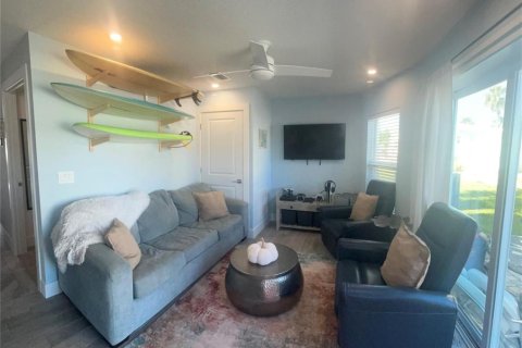 House in Jensen Beach, Florida 4 bedrooms, 158.03 sq.m. № 2088039 - photo 10