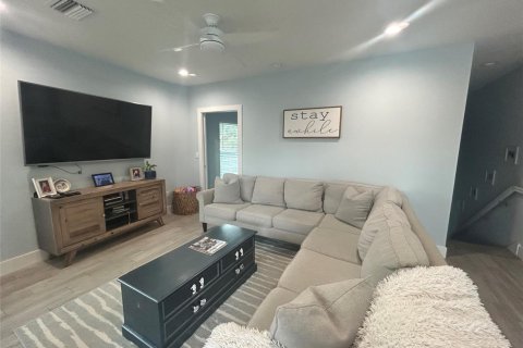 House in Jensen Beach, Florida 4 bedrooms, 158.03 sq.m. № 2088039 - photo 7