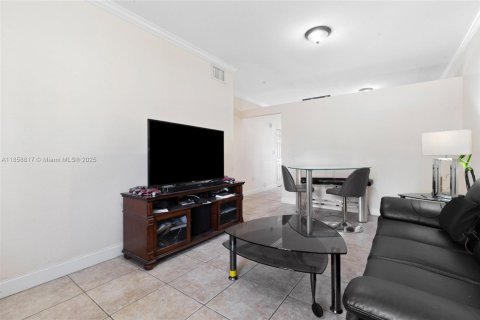 Condominio en venta en Hialeah, Florida, 3 dormitorios, 110.18 m2 № 1890564 - foto 4