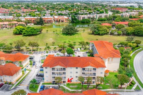 Condominio en venta en Hialeah, Florida, 3 dormitorios, 110.18 m2 № 1890564 - foto 21