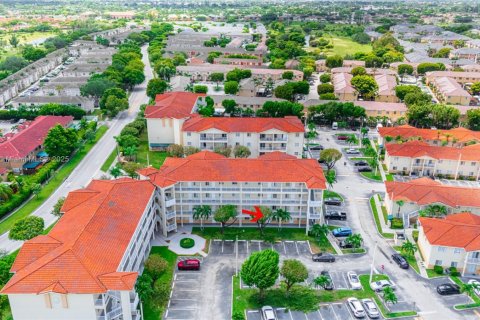 Condominio en venta en Hialeah, Florida, 3 dormitorios, 110.18 m2 № 1890564 - foto 24