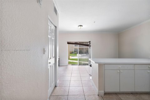 Condominio en venta en Hialeah, Florida, 3 dormitorios, 110.18 m2 № 1890564 - foto 7