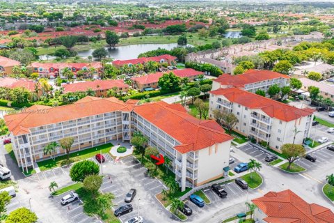 Condominio en venta en Hialeah, Florida, 3 dormitorios, 110.18 m2 № 1890564 - foto 23