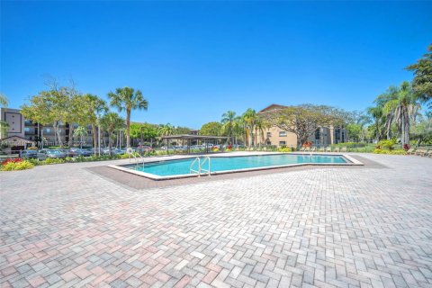 Condo in Pembroke Pines, Florida, 2 bedrooms  № 1691343 - photo 23