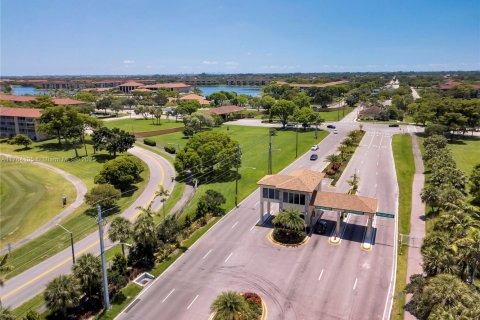 Condo in Pembroke Pines, Florida, 2 bedrooms  № 1691343 - photo 28