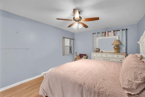 Condo in Pembroke Pines, Florida, 2 bedrooms  № 1691343 - photo 7