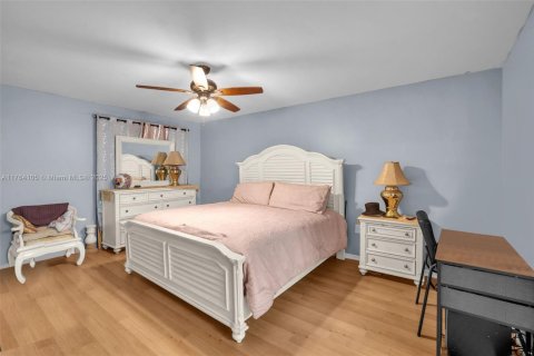 Condo in Pembroke Pines, Florida, 2 bedrooms  № 1691343 - photo 6