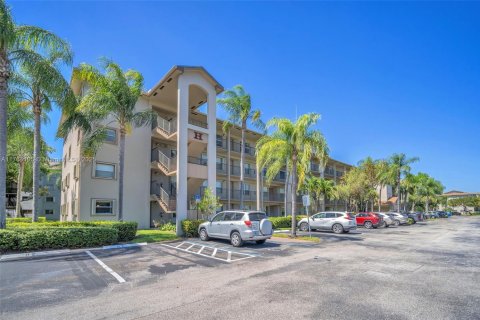 Condo in Pembroke Pines, Florida, 2 bedrooms  № 1691343 - photo 3
